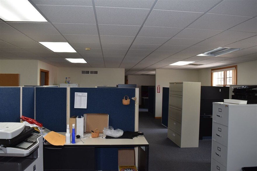 More Photos Of 5 Buttrick Rd, Londonderry Office For Lease