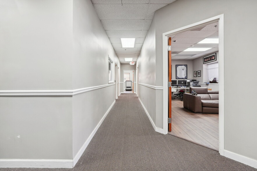 More Photos Of 3760 Peachtree Crest Dr, Duluth Industrial For Sale