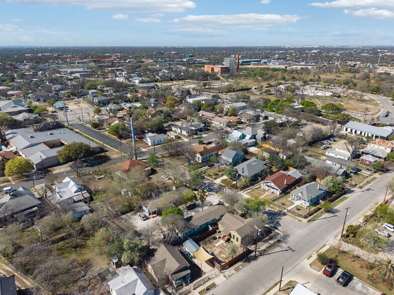 More Photos Of 204 Hunstock Ave, San Antonio Multifamily For Sale