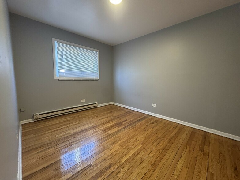 More Photos Of 1901 W Pryor Ave, Chicago Apartments For Sale