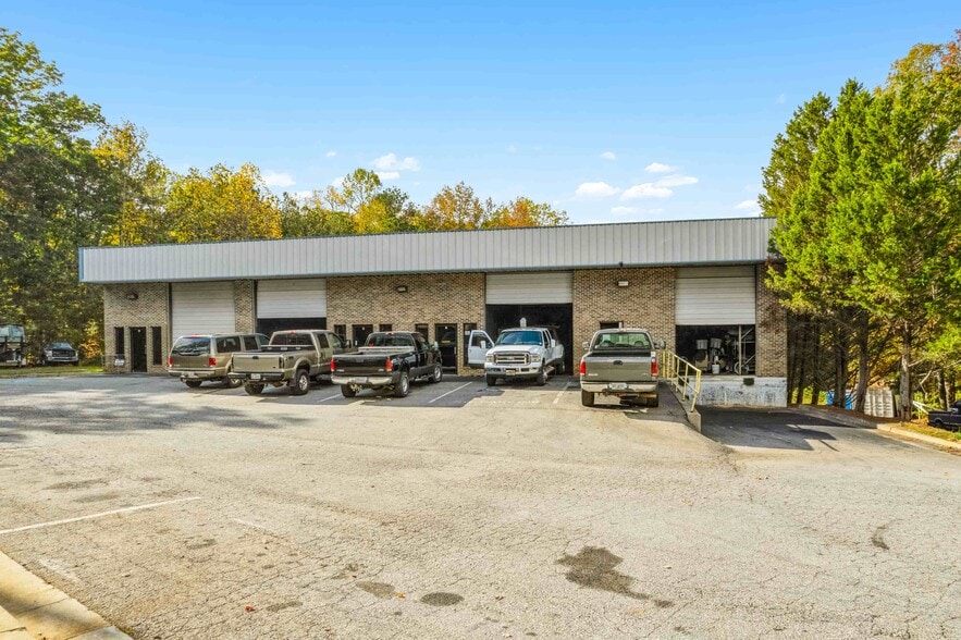 More Photos Of 1046 Parkway Ct, Buford Light Distribution For Lease
