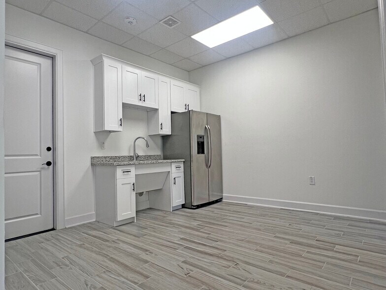 More Photos Of 26077 Nelson Way, Katy Light Distribution For Lease