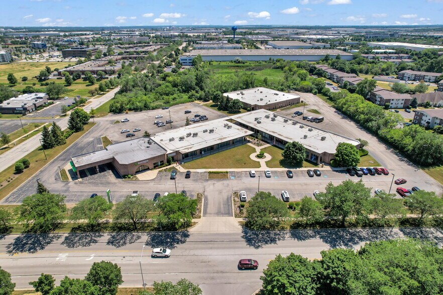 More Photos Of 391 Quadrangle Dr, Bolingbrook Office For Sale