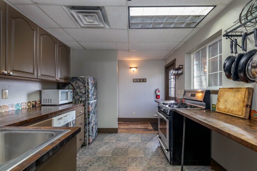 More Photos Of 609 S Middlefork Rd, Garden Valley Office For Sale