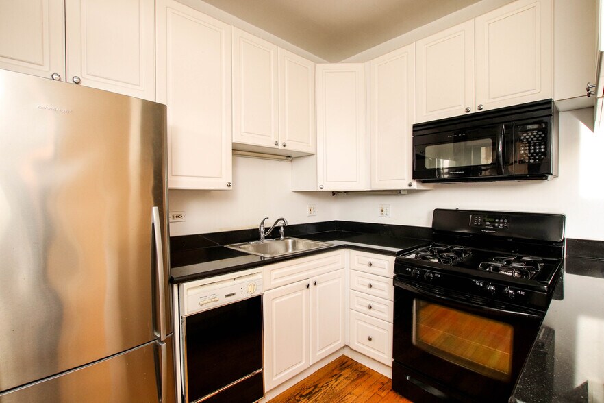 More Photos Of 3751 N Marshfield Ave, Chicago Apartments For Sale