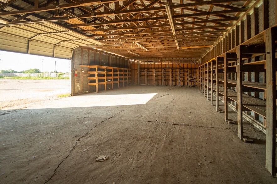 More Photos Of 2203 Port Lavaca Dr, Victoria Industrial For Sale