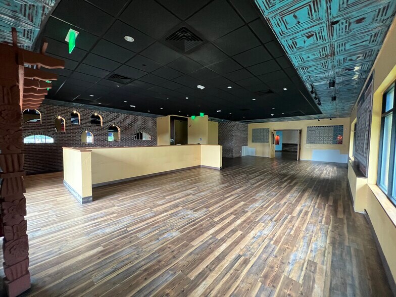 More Photos Of 10010 Shops Way, Northborough Unknown For Lease