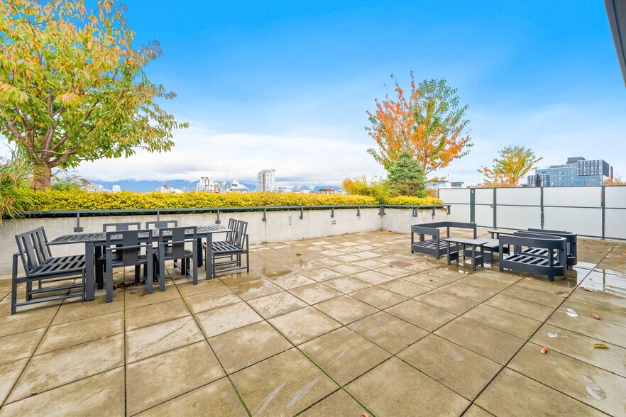 More Photos Of 63 6 Th Av W, Vancouver Medical For Sale