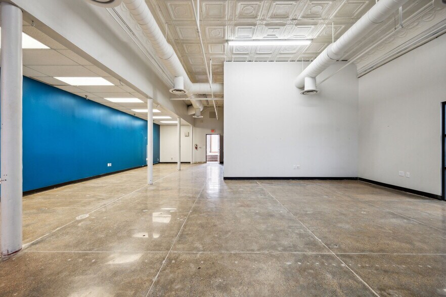 More Photos Of 211-215 S Jennings Ave, Fort Worth Loft Creative Space For Lease