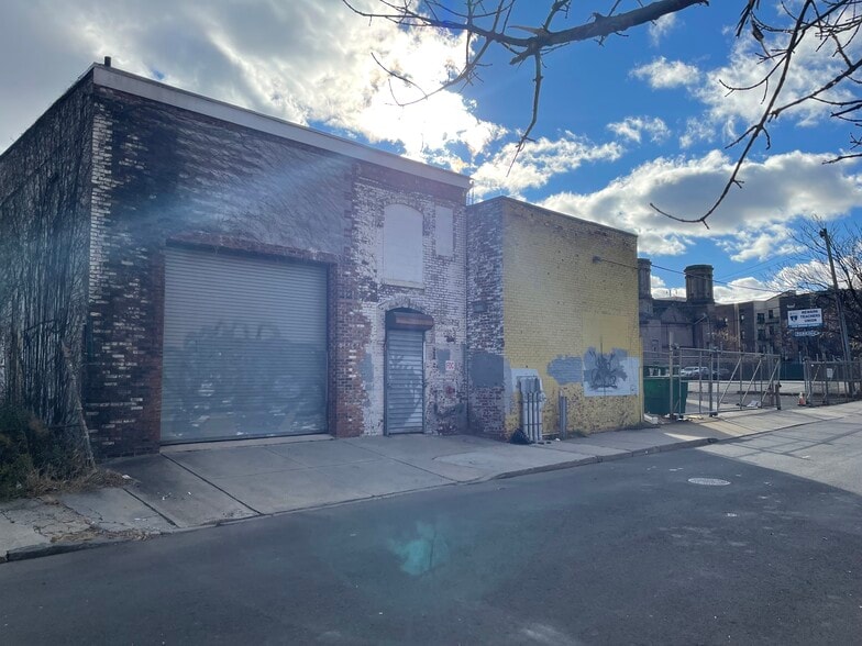 More Photos Of 1015 Broad St, Newark Storefront Retail Office For Lease