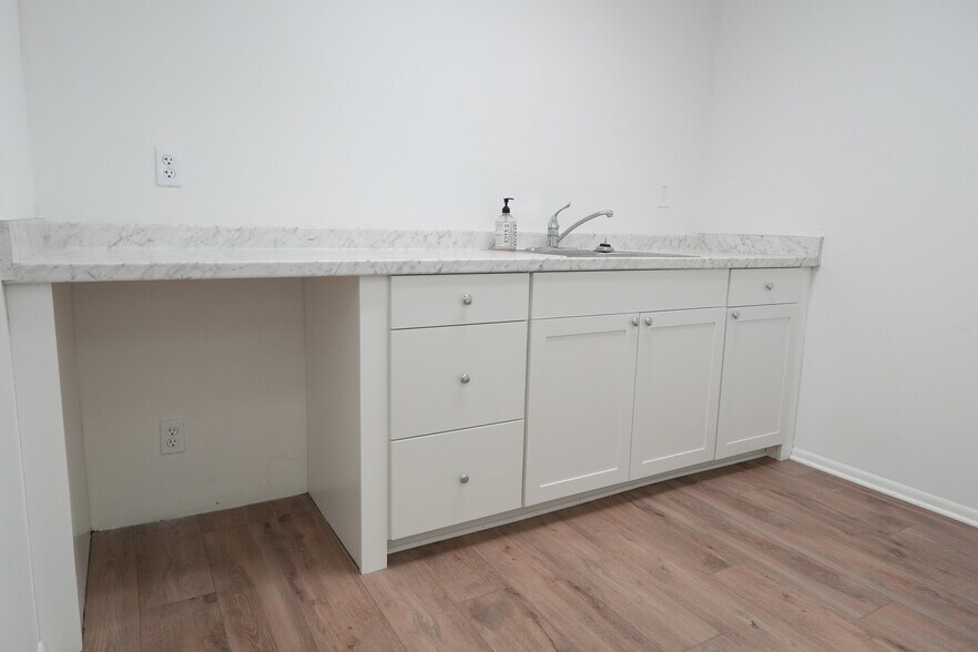 More Photos Of 2477 Stickney Point Rd, Sarasota Medical For Sale