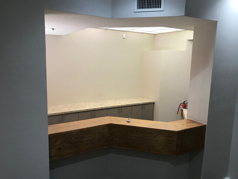 More Photos Of 5700 W Olive Ave, Glendale Medical For Lease