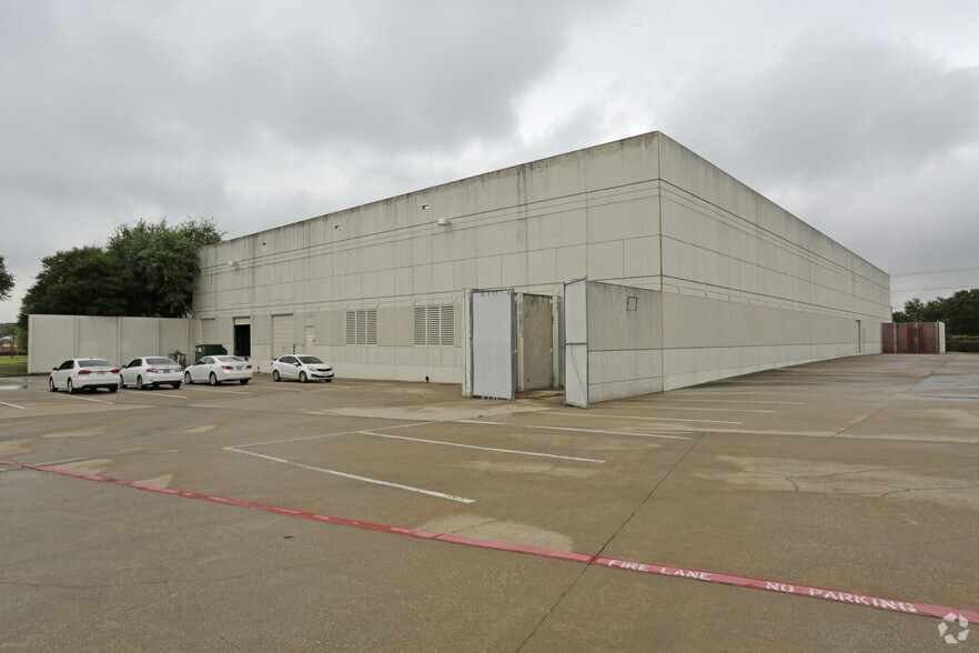 More Photos Of 3131 W Royal Ln, Irving Warehouse For Lease
