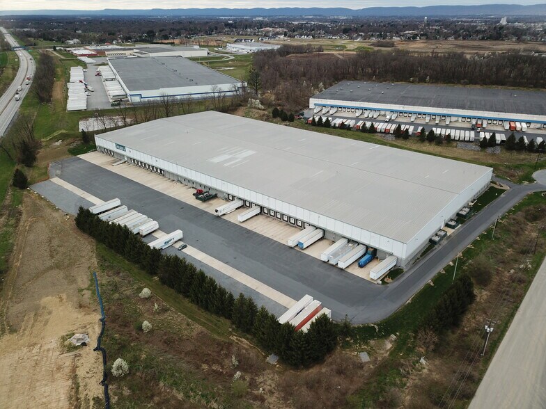 More Photos Of 355 Independence Ave, Mechanicsburg Warehouse For Lease
