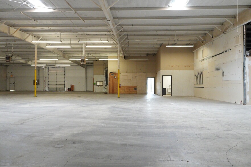 More Photos Of 501 Industrial Dr, Richardson Warehouse For Lease