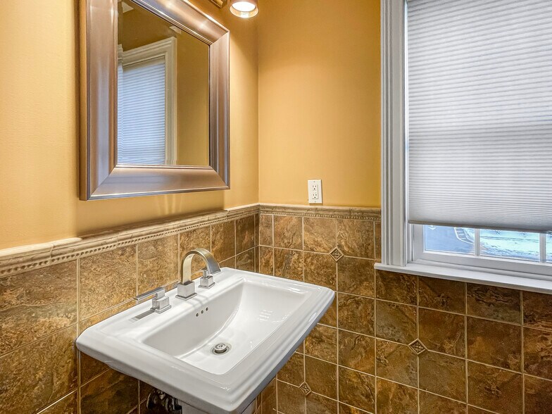 More Photos Of 146 Maple Ave, New City Office For Sale
