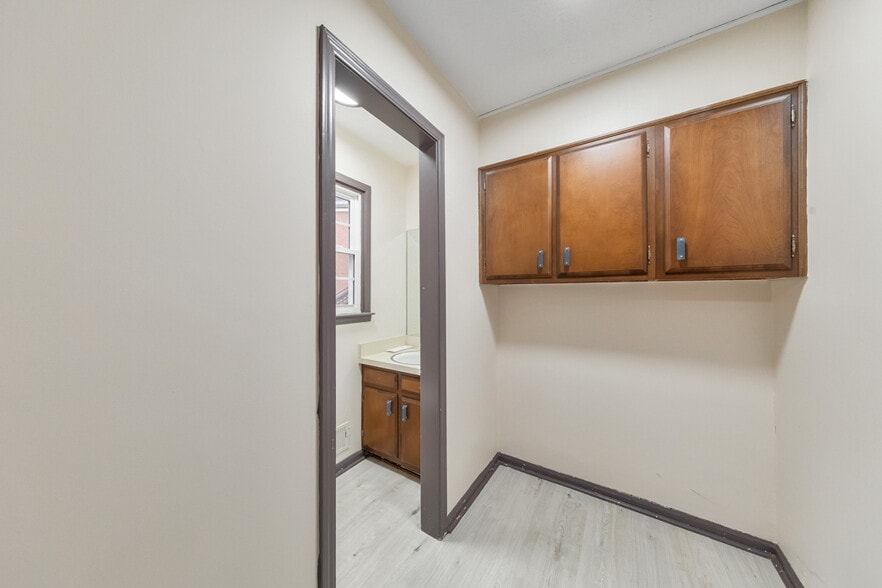 More Photos Of 2440 Sandy Plains Rd, Marietta Office For Sale