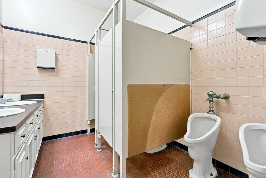 More Photos Of 3506 Memorial Ave, Lynchburg Office For Sale