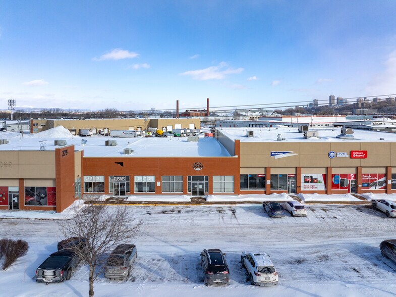 More Photos Of 275 Saint-Sacrement, Québec Freestanding For Lease