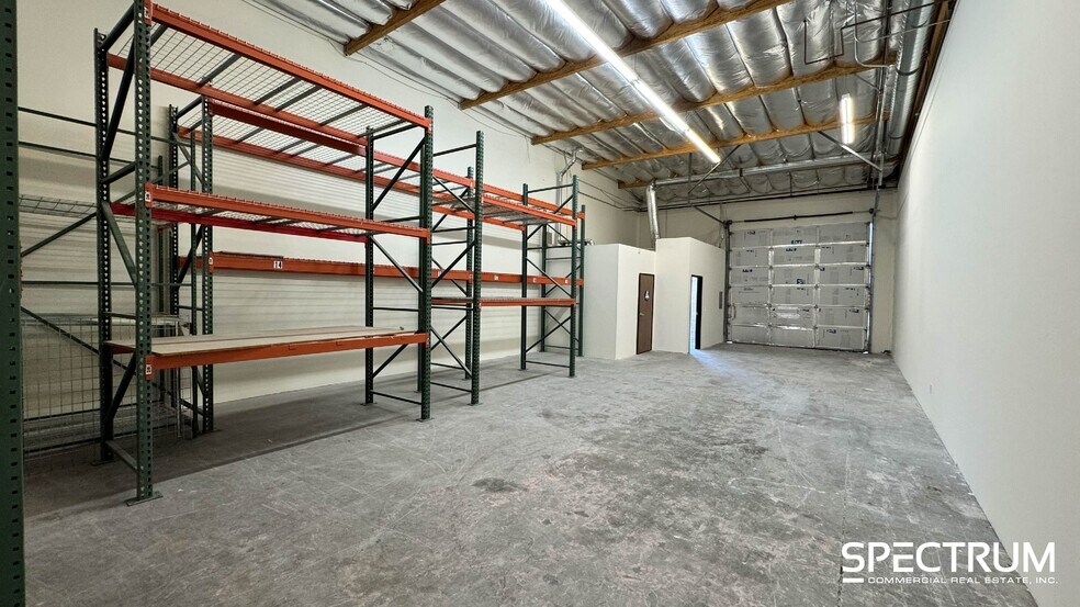 More Photos Of 15414 Cabrito Rd, Van Nuys Manufacturing For Lease