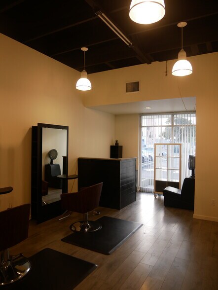 More Photos Of 434 E Main St, Ventura Storefront For Lease