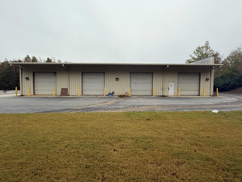 More Photos Of 2424 Lance Ct, Loganville Warehouse For Lease