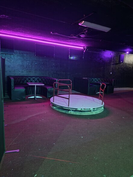 More Photos Of 8604 Jensen Dr, Houston Bar For Sale