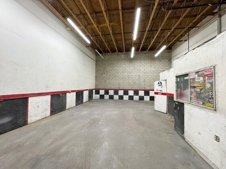 More Photos Of 245 W Base Line St, San Bernardino Auto Repair For Lease