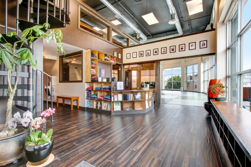 More Photos Of 11500-11518 Santa Monica Blvd, Los Angeles Office For Sale