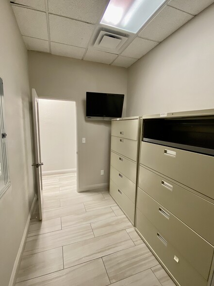More Photos Of 1710 W Horizon Ridge Pky, Henderson Unknown For Lease