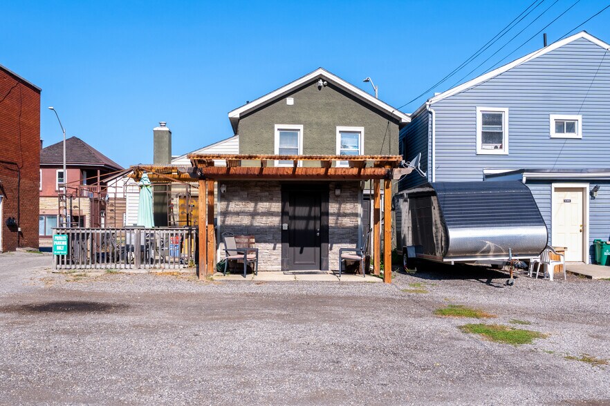 More Photos Of 60-62 Colborne St W, Brantford Storefront Retail Residential For Sale
