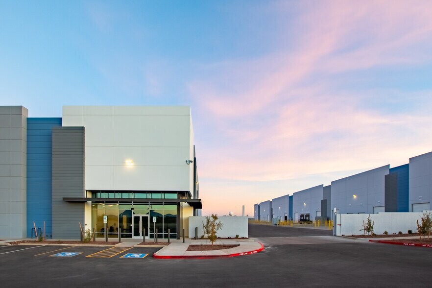 More Photos Of 7250 S Sossaman Rd, Mesa Distribution For Lease