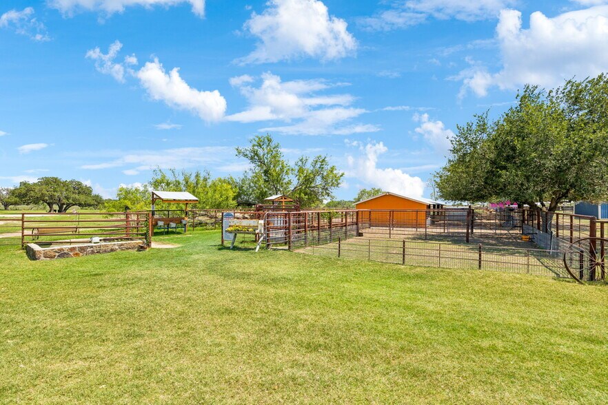More Photos Of 995 W Gates Valley Rd, Poteet Land For Sale