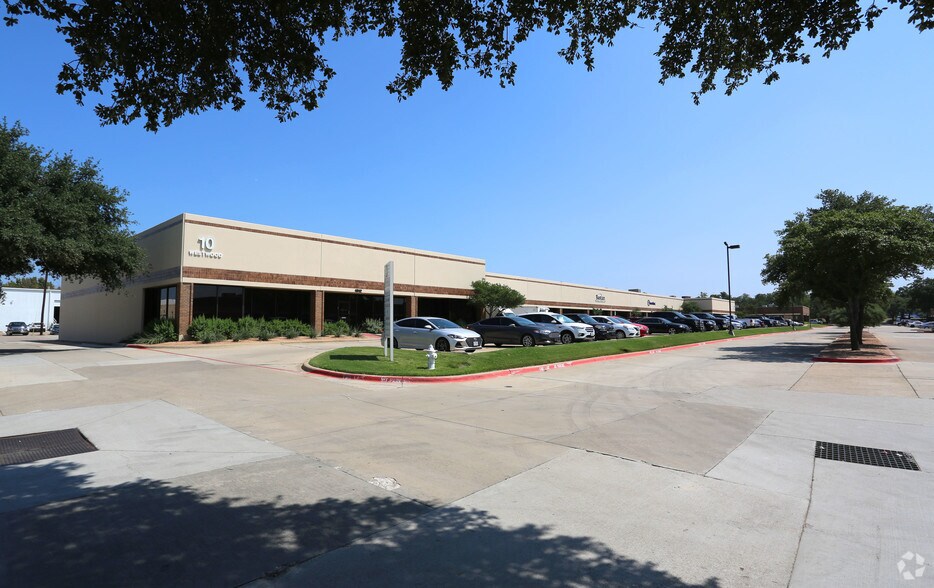 More Photos Of 1801 Royal Ln, Farmers Branch Unknown For Lease