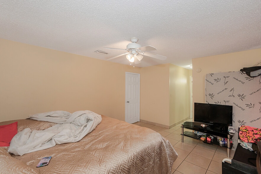 More Photos Of 4063-4065 SW 51st St, Fort Lauderdale Apartments For Sale