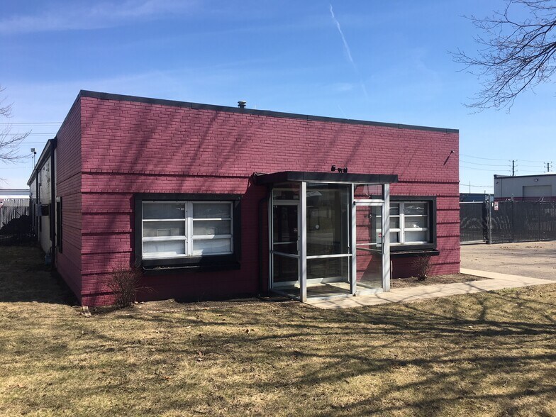 More Photos Of 2319 Distributors Dr, Indianapolis Light Manufacturing For Sale