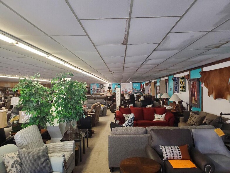 More Photos Of 507 Broadway St, Okemah Department Store For Sale