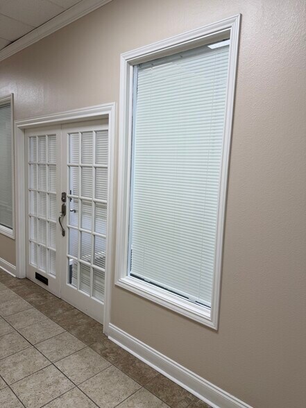 More Photos Of 6025 Heards Ln, Galveston Office For Lease