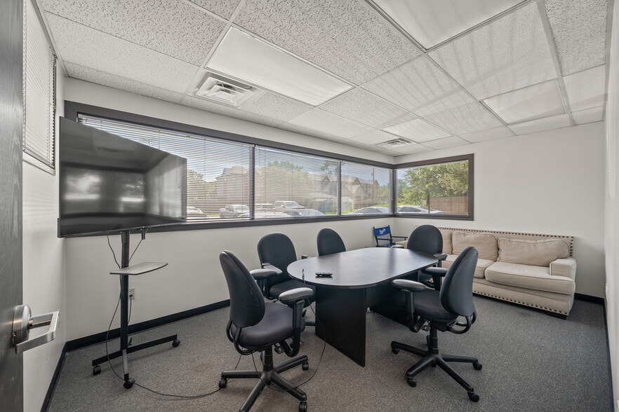 More Photos Of 10841 W 87th St, Overland Park Medical For Sale