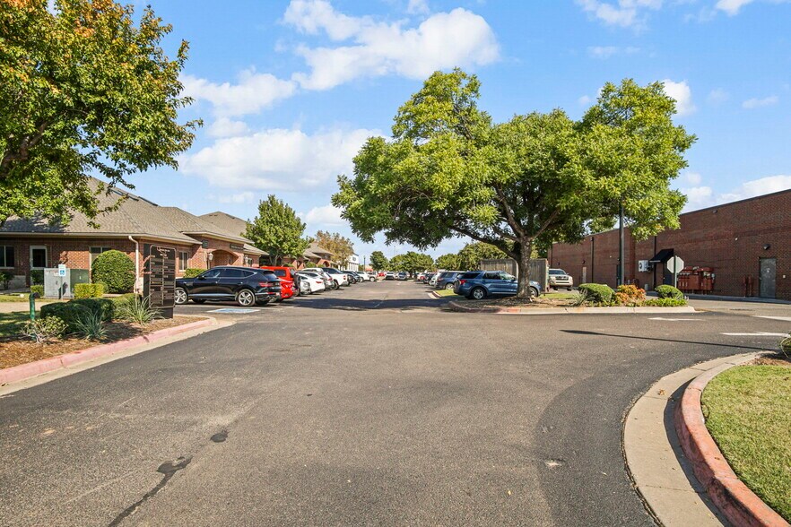 More Photos Of 1006 24th Ave NW, Norman Office For Sale