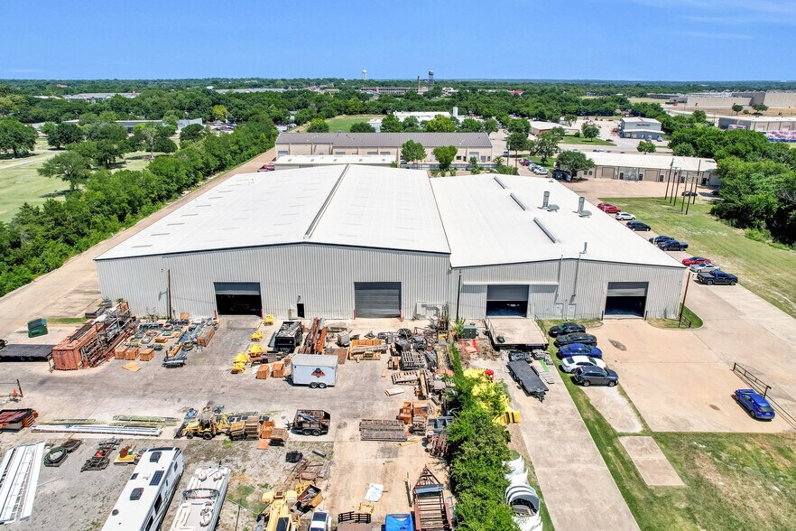 More Photos Of 190 Industrial Blvd, McKinney Manufacturing For Sale