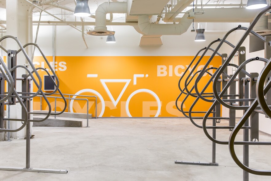 More Photos Of 8300 Boone Blvd, Vienna Office For Lease