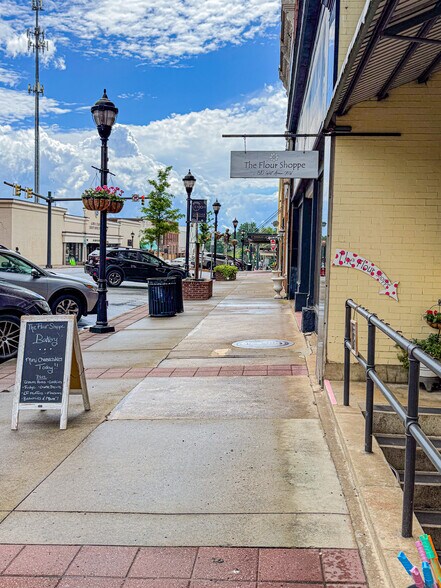 More Photos Of 812 West Ave, Lenoir Storefront Retail Office For Sale