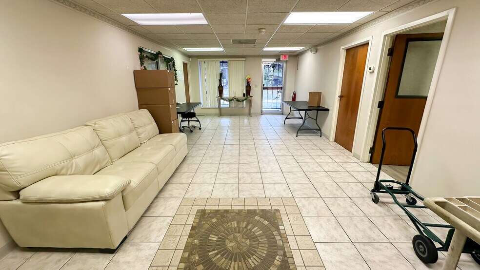 More Photos Of 1520 E Gary Rd, Lakeland Office For Lease