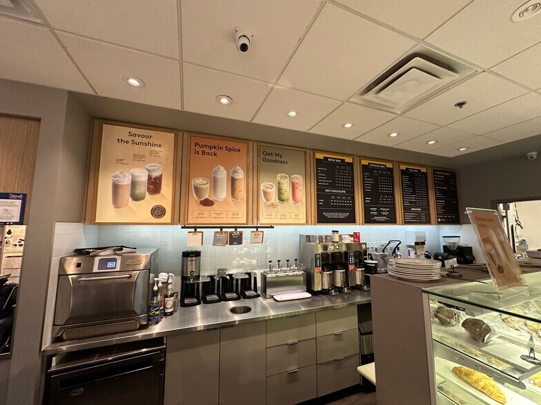 More Photos Of 486 Hazeldean Rd, Ottawa Freestanding For Sale