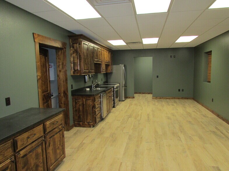 More Photos Of 4015 S County Road 1210, Midland Manufacturing For Sale