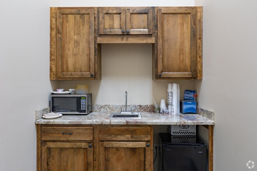 More Photos Of 8201 Cypresswood Dr, Spring Unknown For Lease