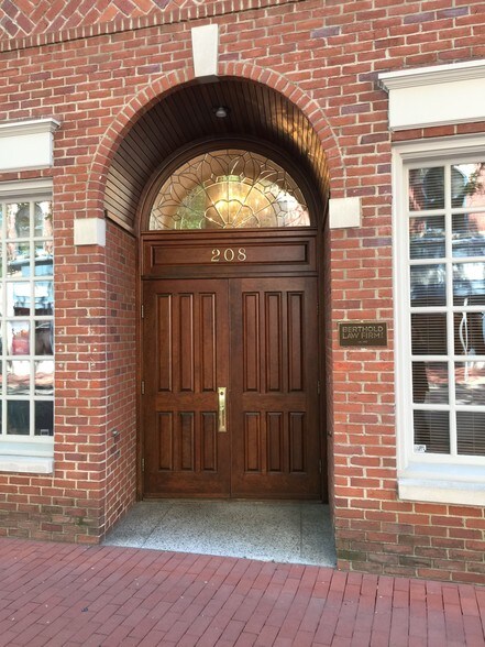 More Photos Of 208 Capitol St, Charleston Office For Lease