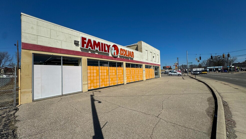 Primary Photo Of 7439 Vine St, Cincinnati Freestanding For Sale