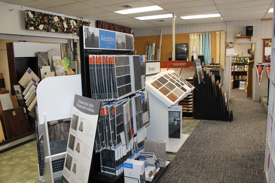 More Photos Of 325 W Elm St, Sycamore General Retail For Sale